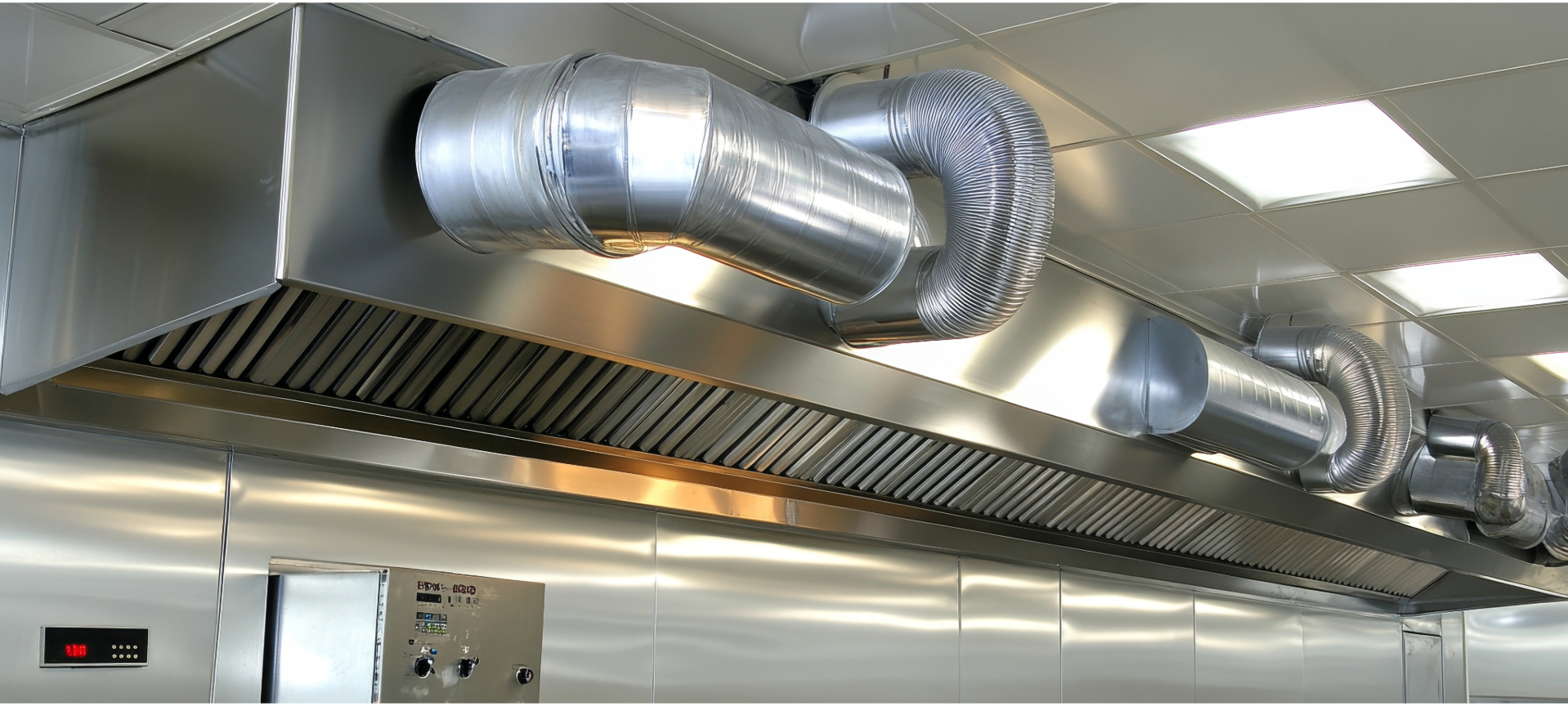 Limpieza técnica de extractor y conducto de salida de humos en cubierta